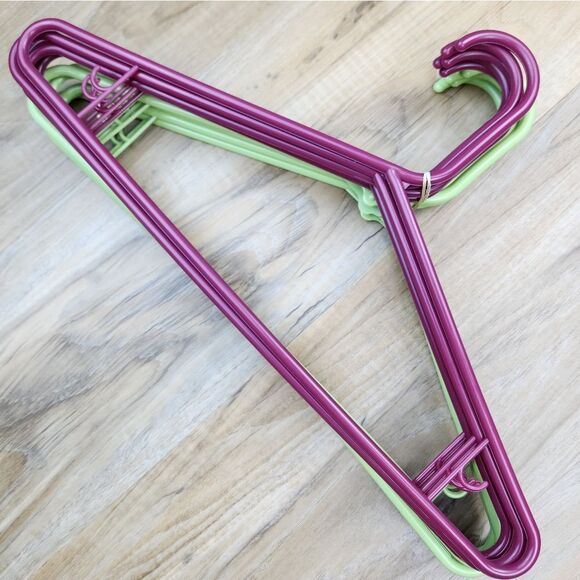 💜Pack of 10 Plastic Hangers - Picture 1 of 3